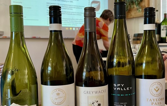 2 NZ White WInes v3