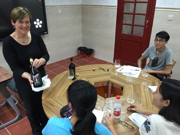 XMU Celia holding prosecco